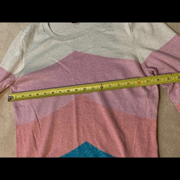 I.N.C. long sleeve sweater slight shimmer top size L - Picture 4 of 8